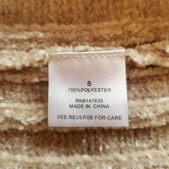 Romeo & Juliet Couture Sweater Size Small - Picture 7 of 11